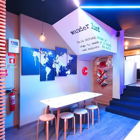 Pilot Design Hostel & Bar-2